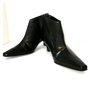 Enzo Angiolini short zippered boots